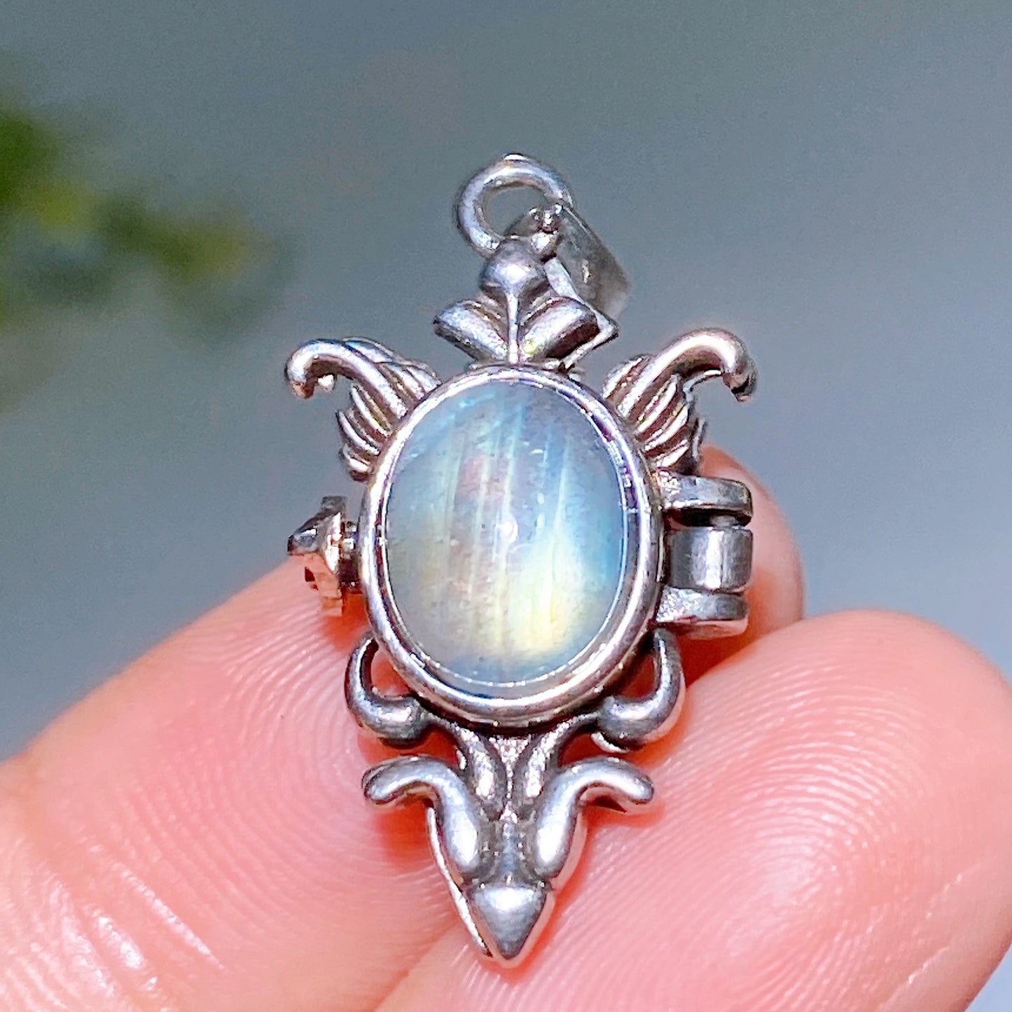 25mm Multi-Material Natural Crystal Pendant Wholesale