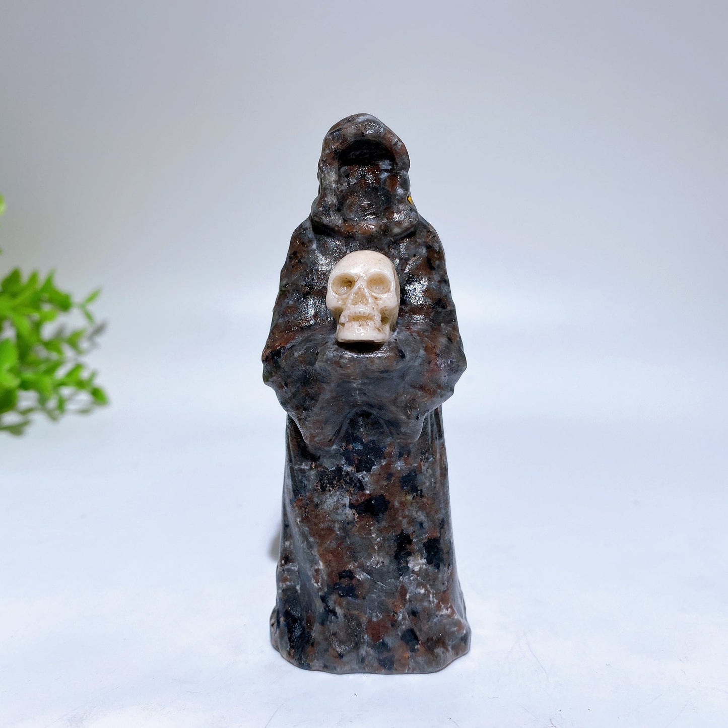 1.4" 3.6" Crystal No-Head Ghost Holding Skull Carving Crystal Healing Bulk Wholesale
