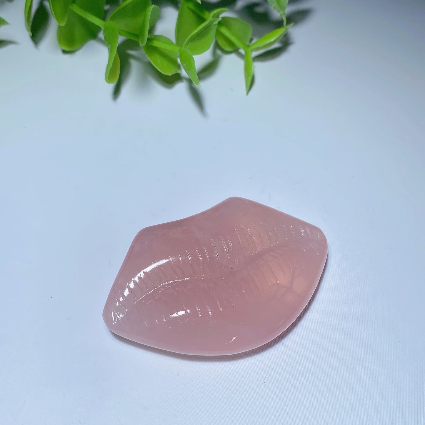 2.0" Mixed Crystal Lips Carving Bulk Wholesale