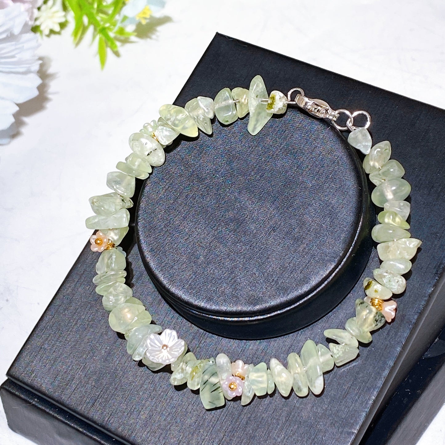 Crystal Chips Bracelet with Flower Decor Crystal Healing Bulk Wholesale